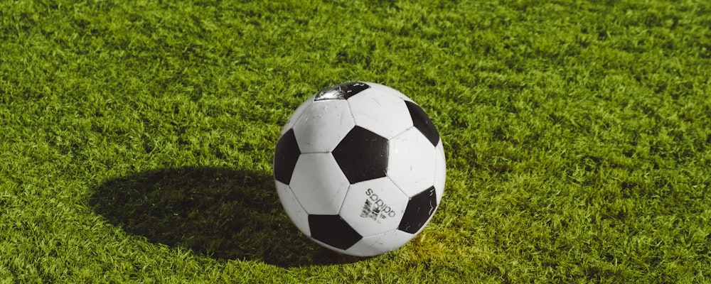 赛事数据展示大屏 - 显示足球与篮球实时比分和赛程表